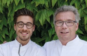 Mathieu Pérou, étoile Michelin 2021 Mathieu Pérou (le chef ayant obtenu une étoile Michelin en 201) avec son père