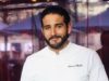 Chef Mohamed Cheikh : le gagnant de Top Chef 2021 Mohamed Cheikh souriant en tenue de chef cuisinier