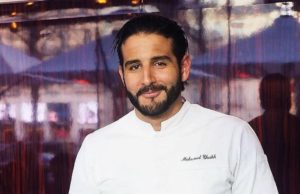 Chef Mohamed Cheikh : le gagnant de Top Chef 2021 Mohamed Cheikh souriant en tenue de chef cuisinier